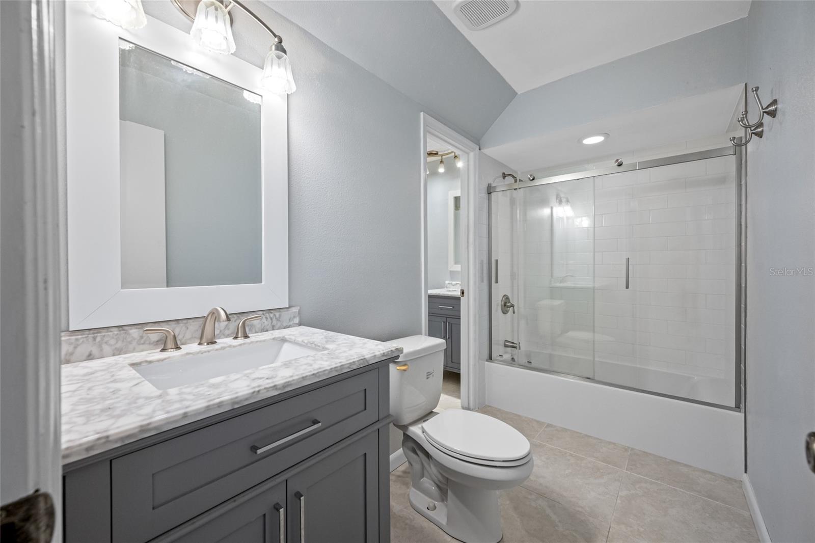 CAMBRIDGE ON GREEN - Residential