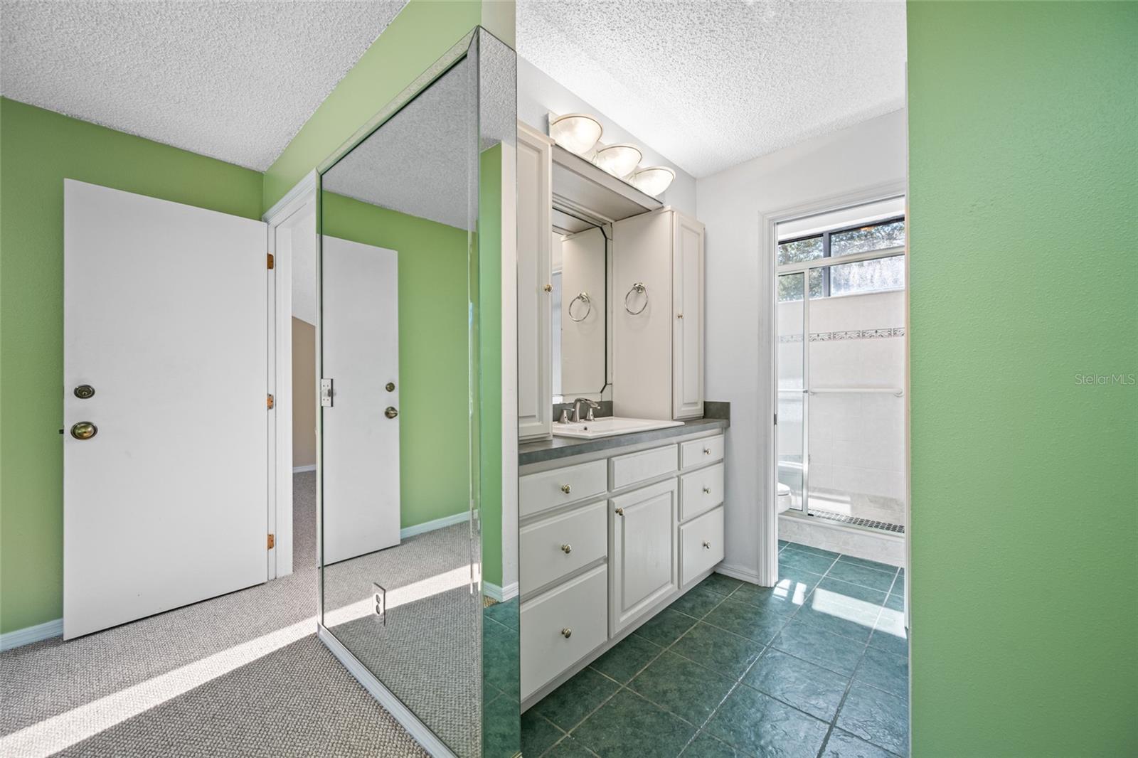 CAMBRIDGE ON GREEN - Residential