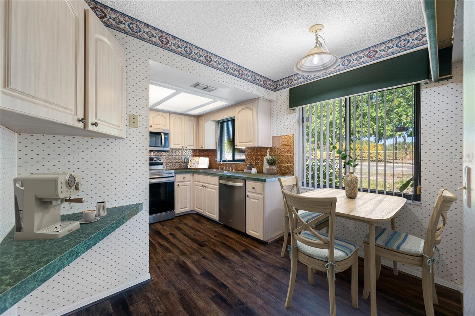 CAMBRIDGE ON GREEN - Residential