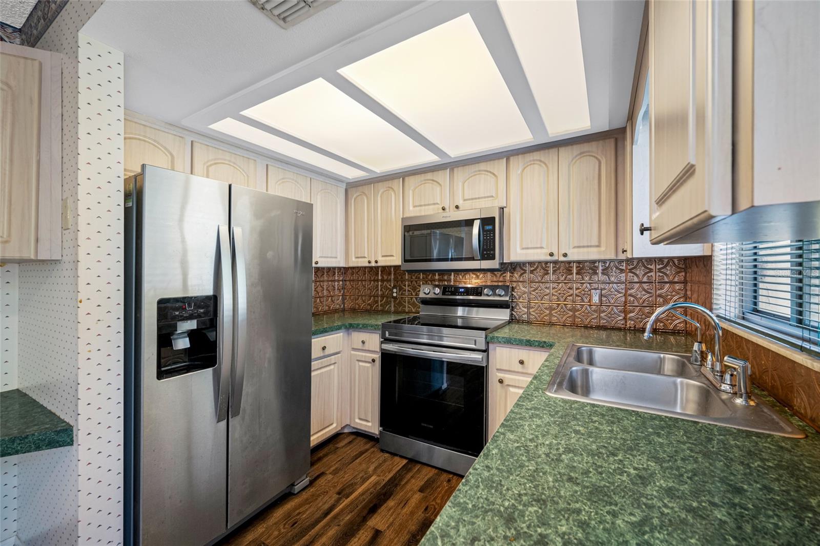 CAMBRIDGE ON GREEN - Residential