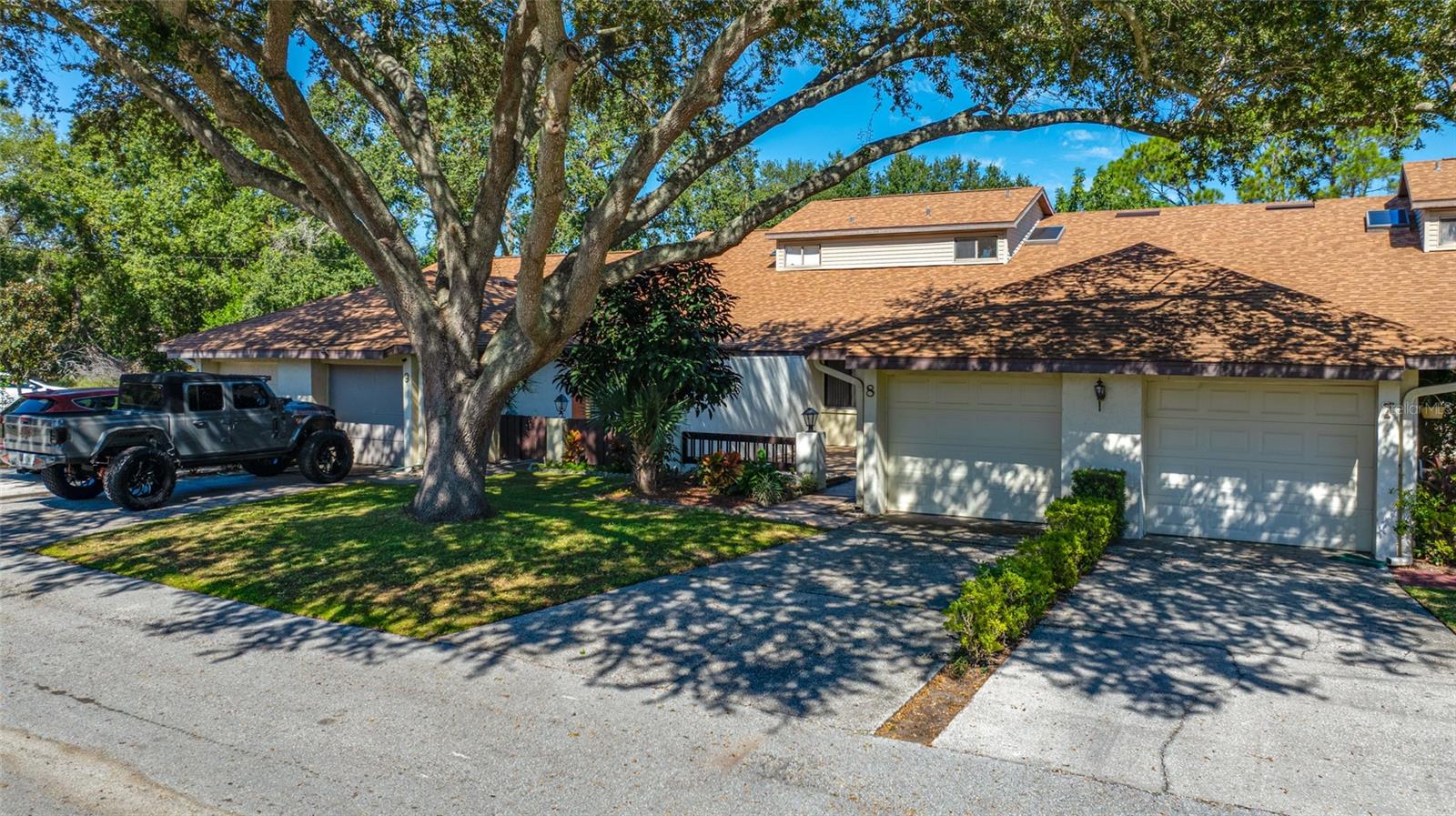 CAMBRIDGE ON GREEN - Residential