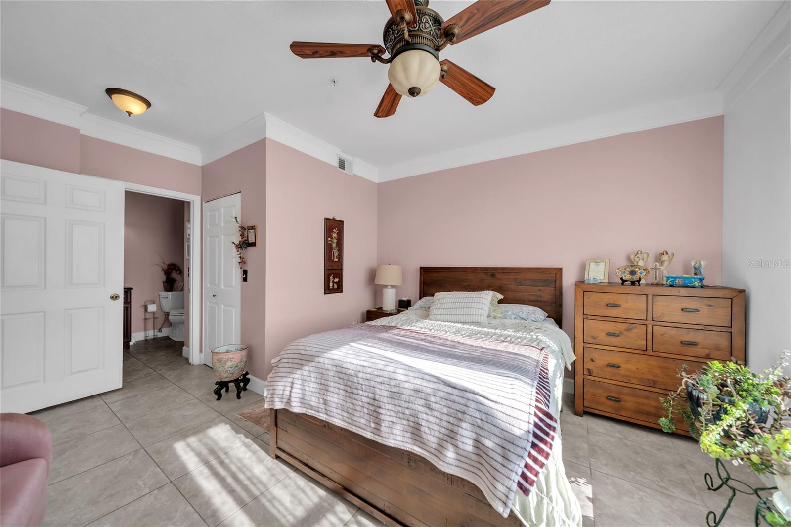 ROYAL GREENS/GATEWAY CONDO - Residential