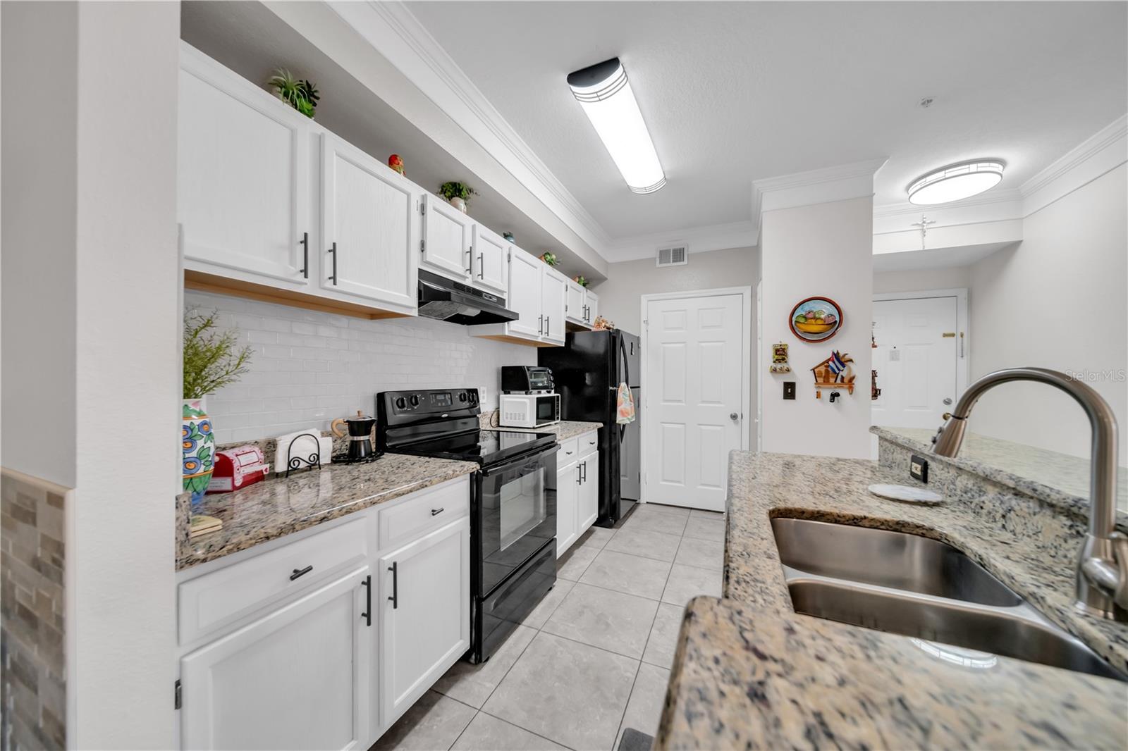 ROYAL GREENS/GATEWAY CONDO - Residential