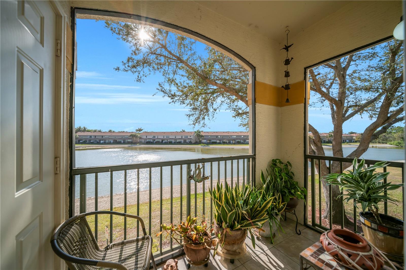 ROYAL GREENS/GATEWAY CONDO - Residential