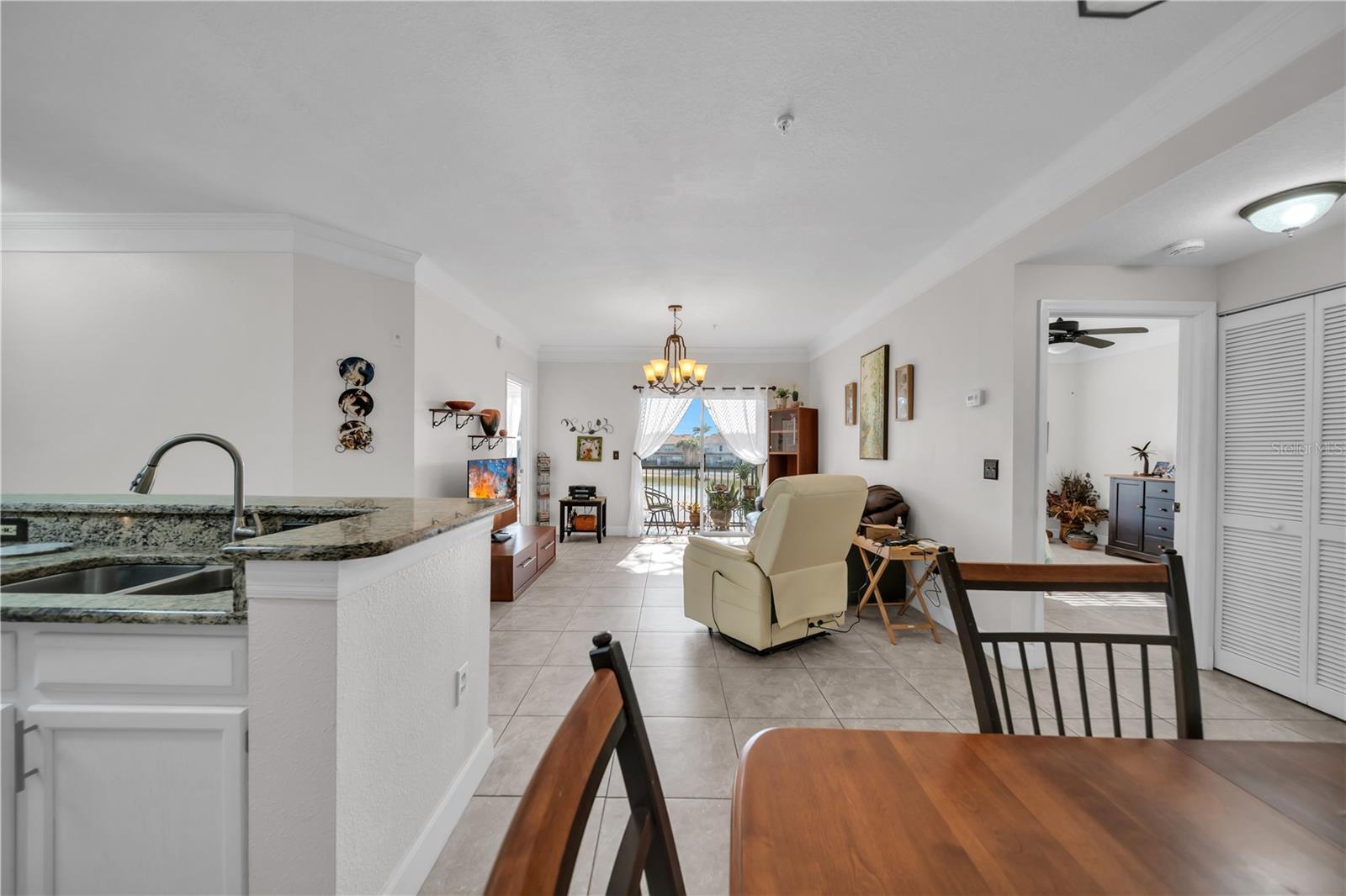 ROYAL GREENS/GATEWAY CONDO - Residential