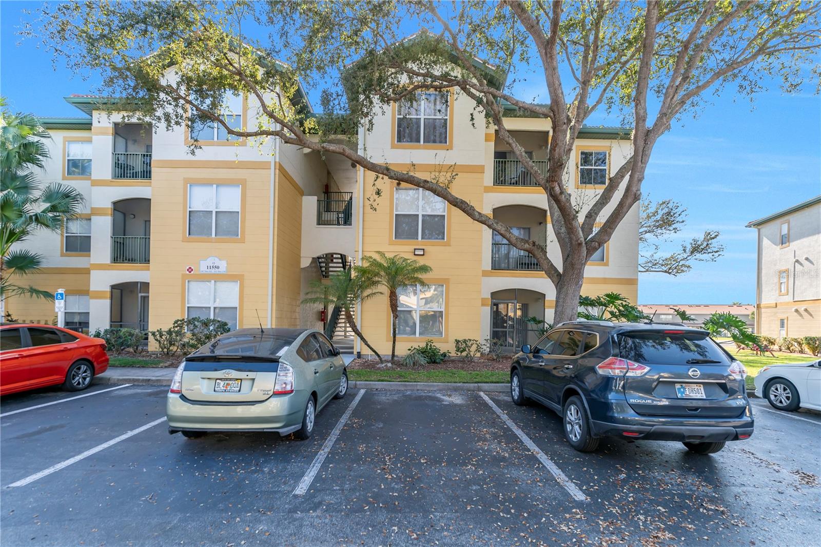 ROYAL GREENS/GATEWAY CONDO - Residential