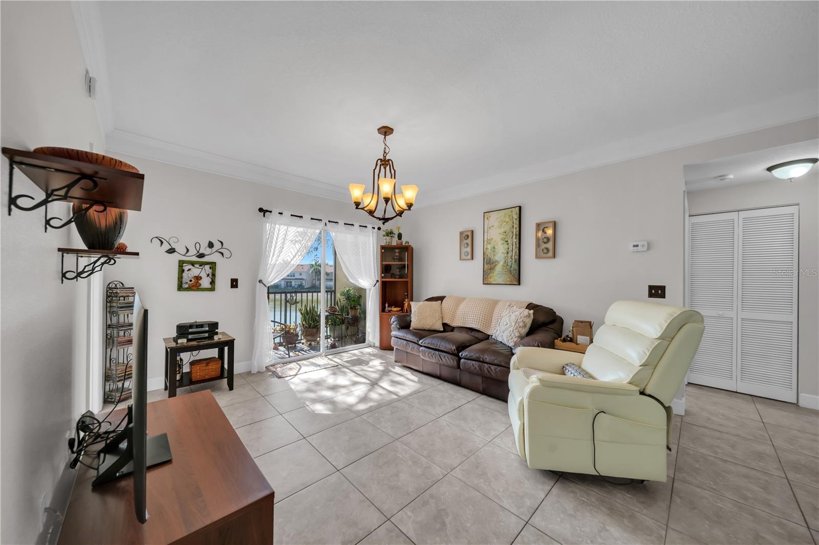 ROYAL GREENS/GATEWAY CONDO - Residential