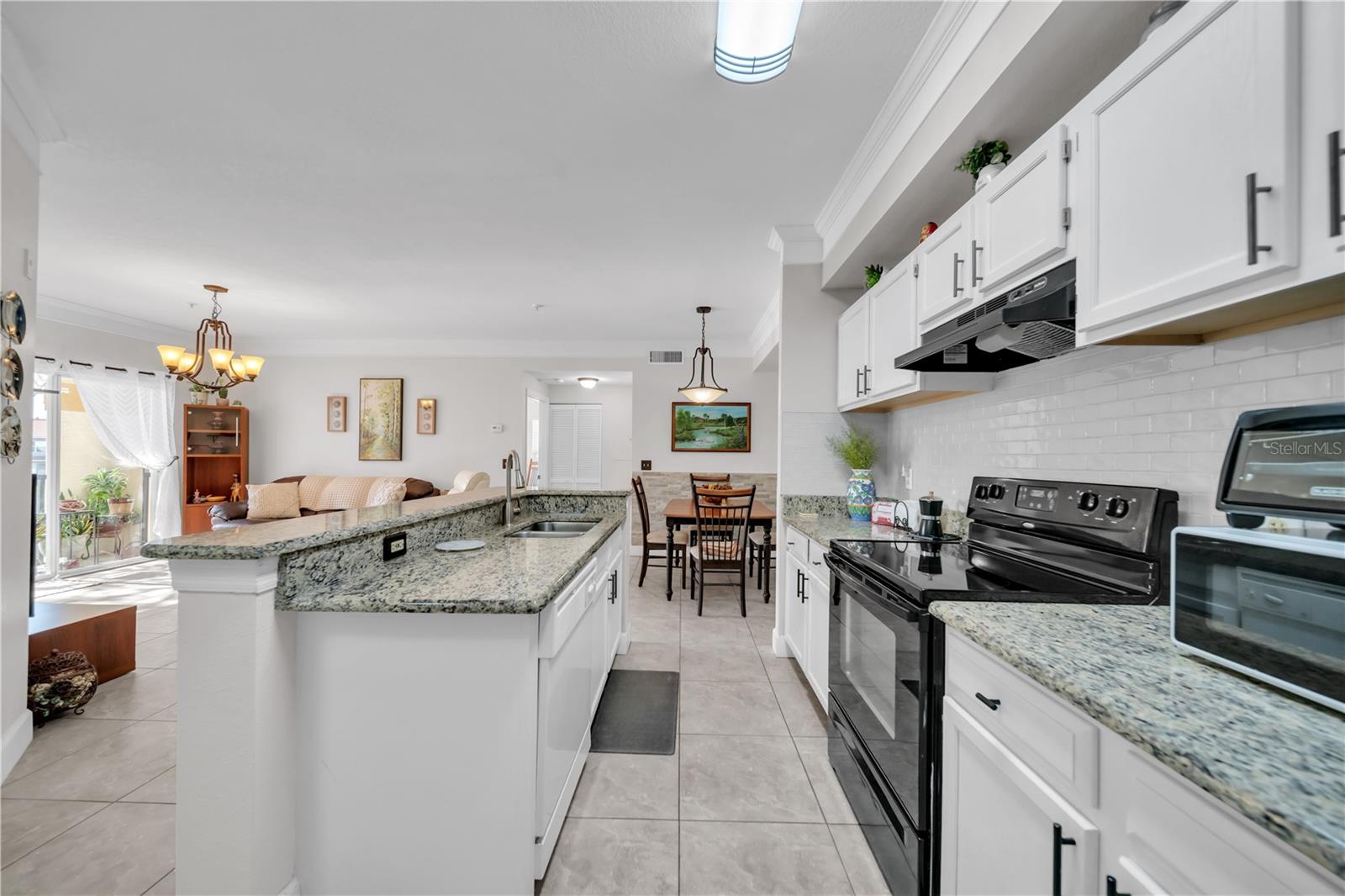 ROYAL GREENS/GATEWAY CONDO - Residential