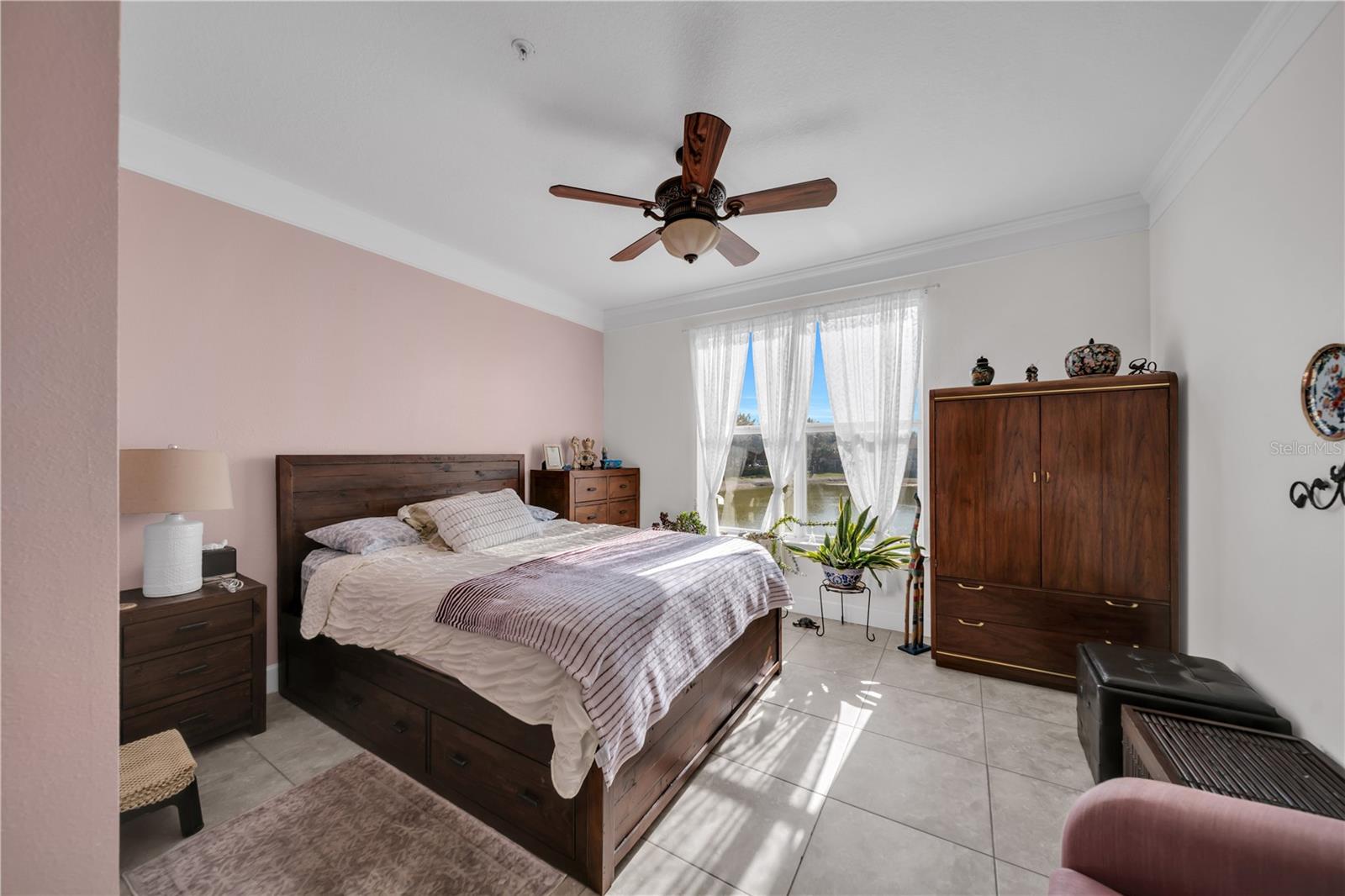 ROYAL GREENS/GATEWAY CONDO - Residential