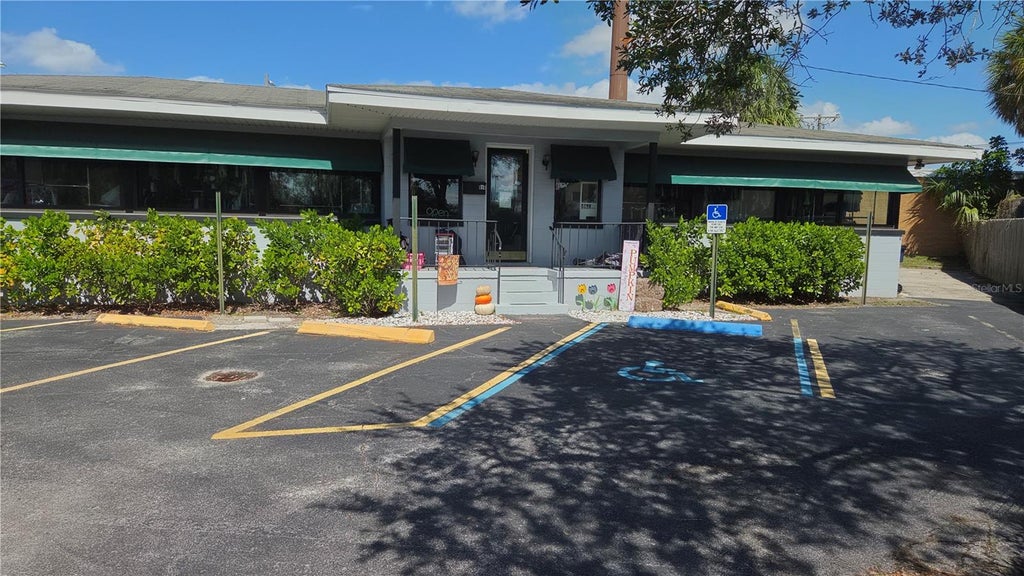 Photo of 814 S Dale Mabry Highway, Tampa, FL 33609 (MLS # TB8559389)