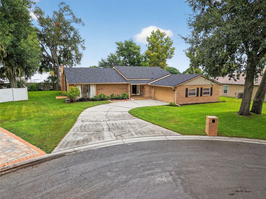 Photo of 1524 New Jersey Oaks Court, Lakeland, FL 33801 (MLS # TB8381979)