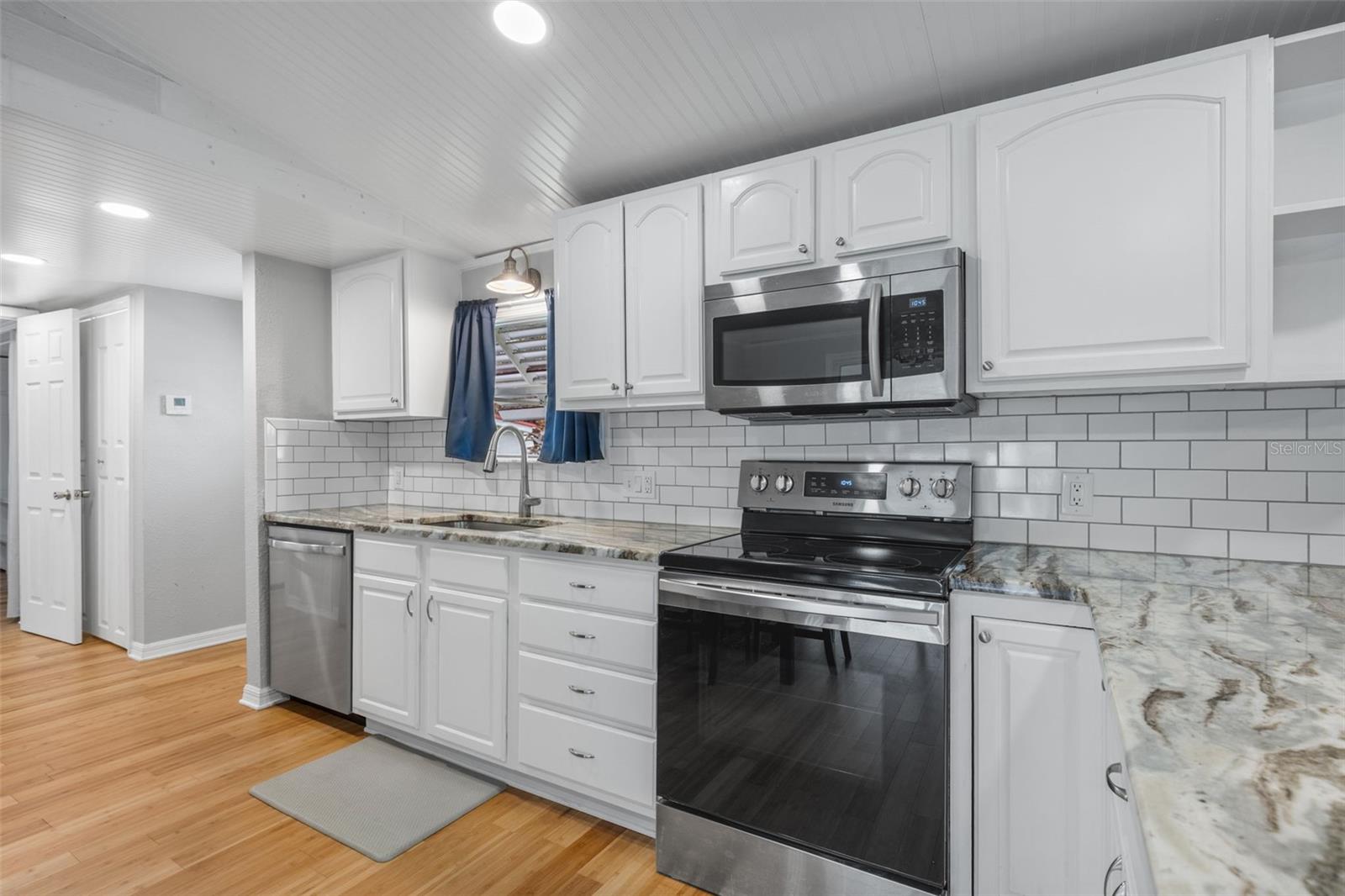 EUSTIS COUNTRY CLUB MANOR MHP UNIT 02A - Residential