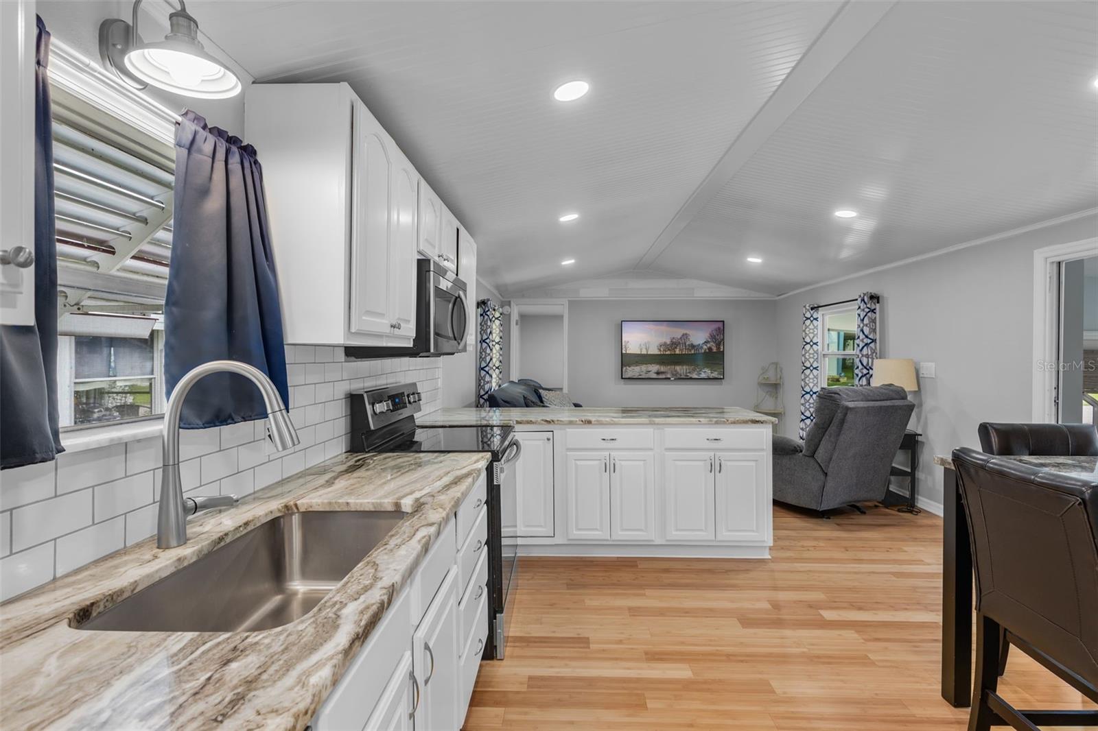 EUSTIS COUNTRY CLUB MANOR MHP UNIT 02A - Residential