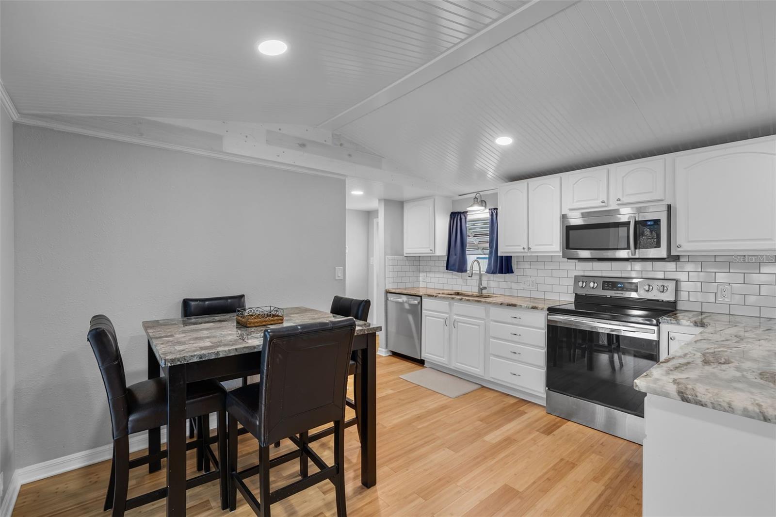 EUSTIS COUNTRY CLUB MANOR MHP UNIT 02A - Residential