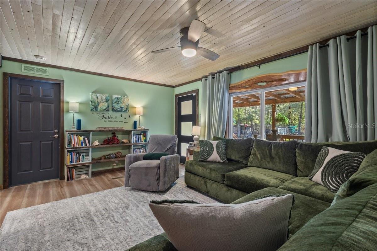 SUWANNEE OAKS SUB - Residential