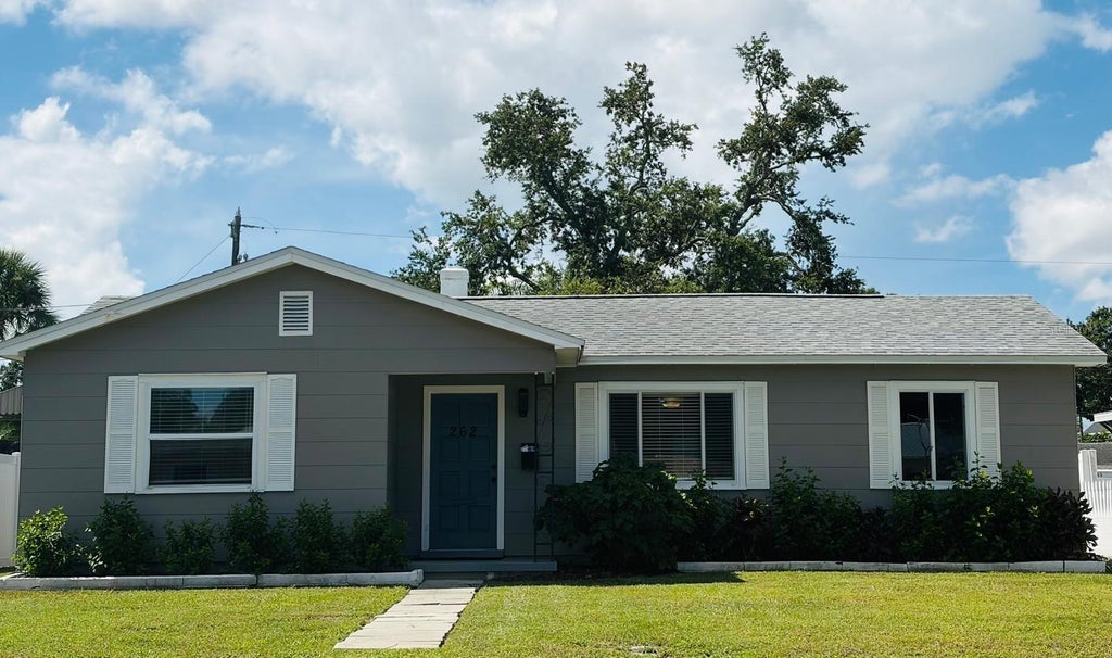 Photo of 262 40 Avenue NE, St Petersburg, FL 33703 (MLS # TB8539944)