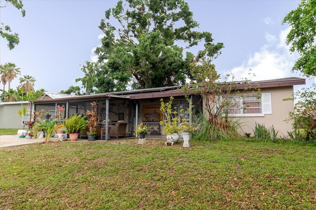 Photo of 4015 Asbury Place, Sarasota, FL 34233 (MLS # A4654008)