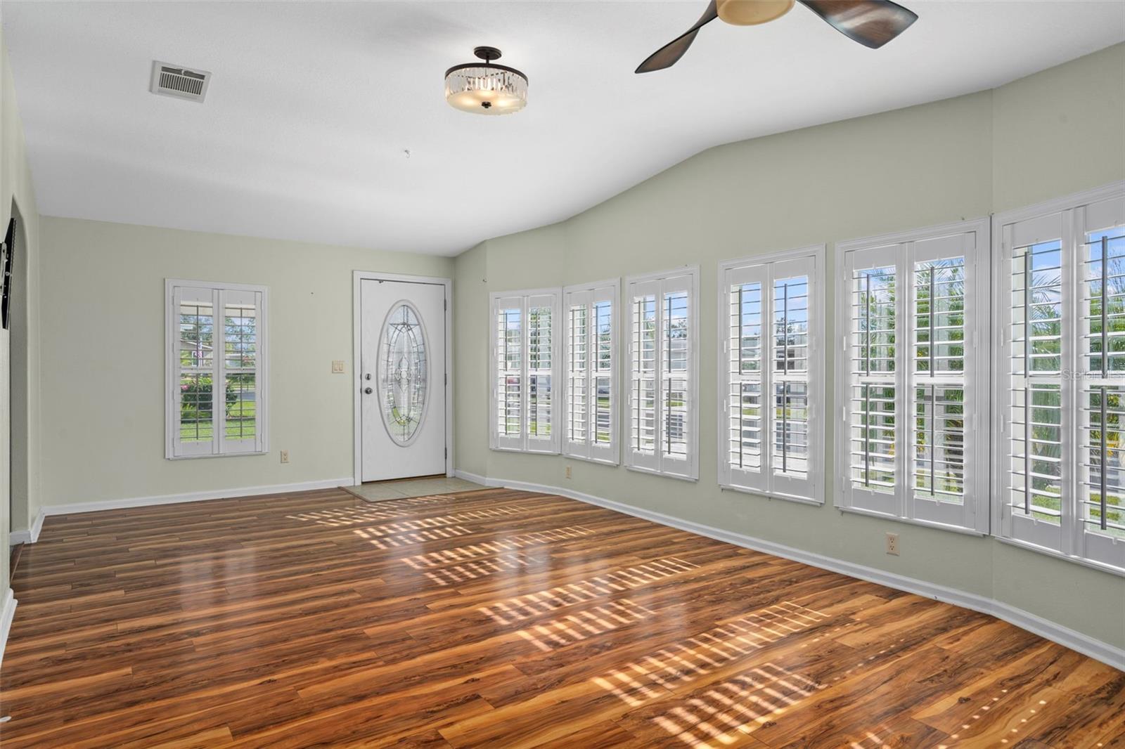 GRAND HORIZONS PH 03 - Residential