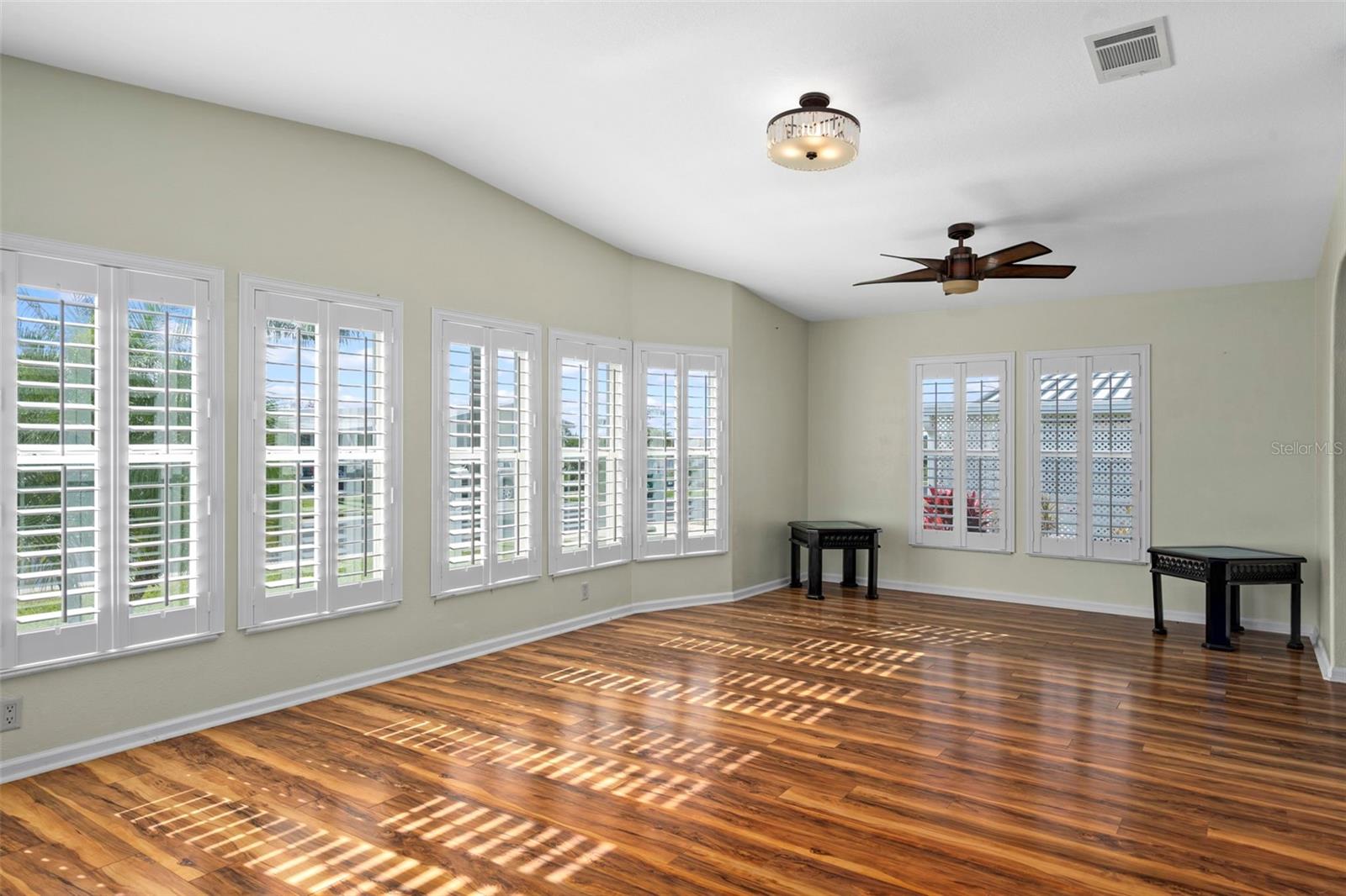 GRAND HORIZONS PH 03 - Residential