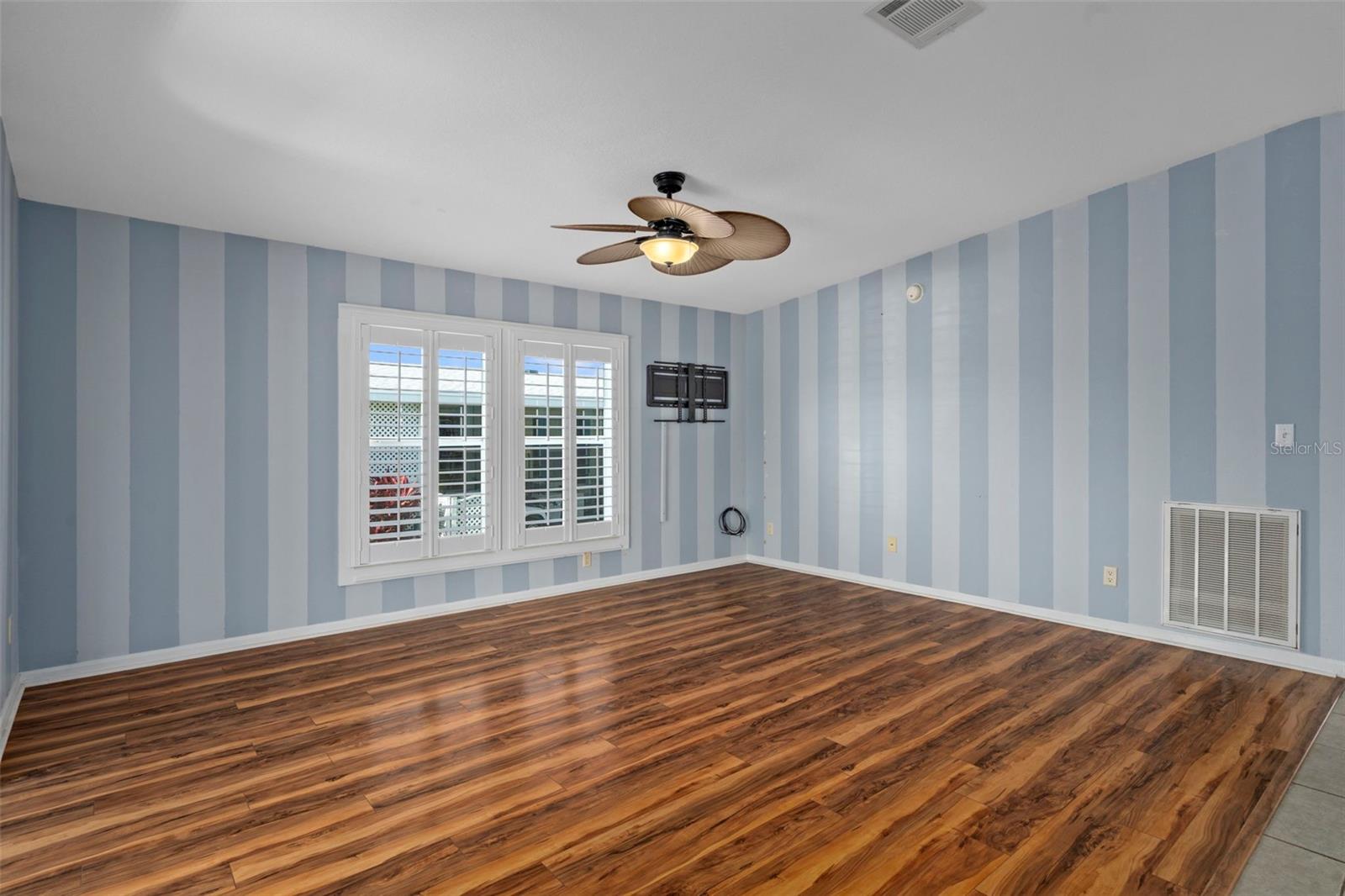 GRAND HORIZONS PH 03 - Residential