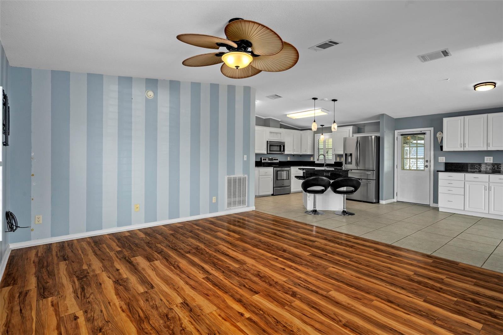 GRAND HORIZONS PH 03 - Residential