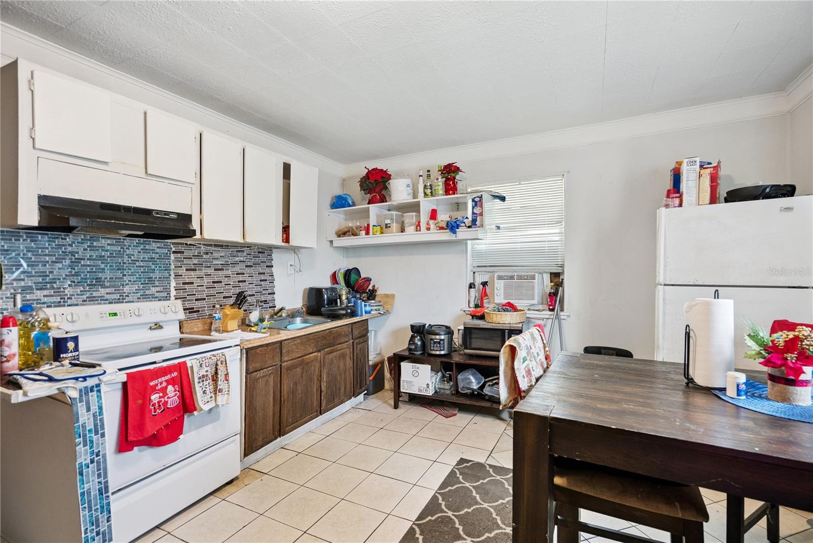 CLEAR LAKE VIEWS - Residential Income
