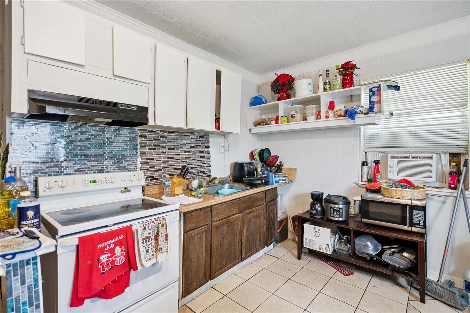 CLEAR LAKE VIEWS - Residential Income