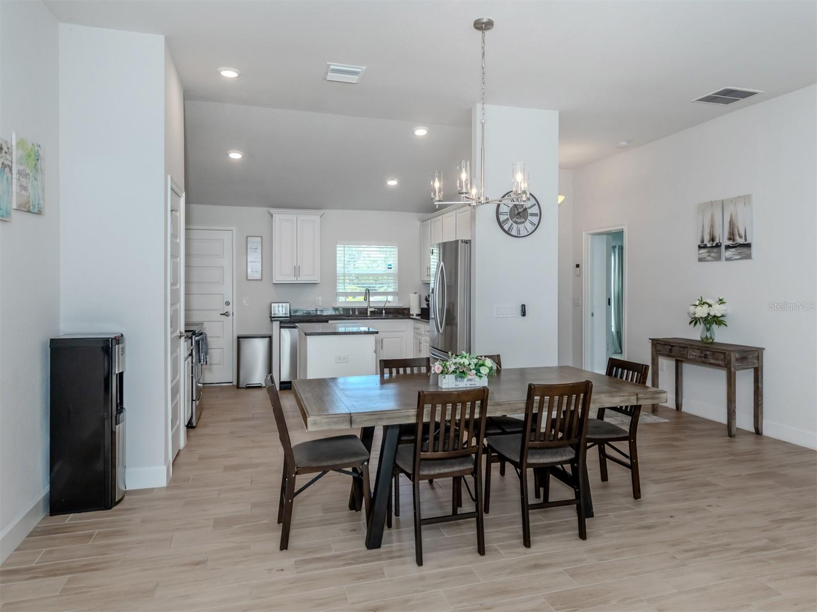 SOUTH VENICE - Residential Lease