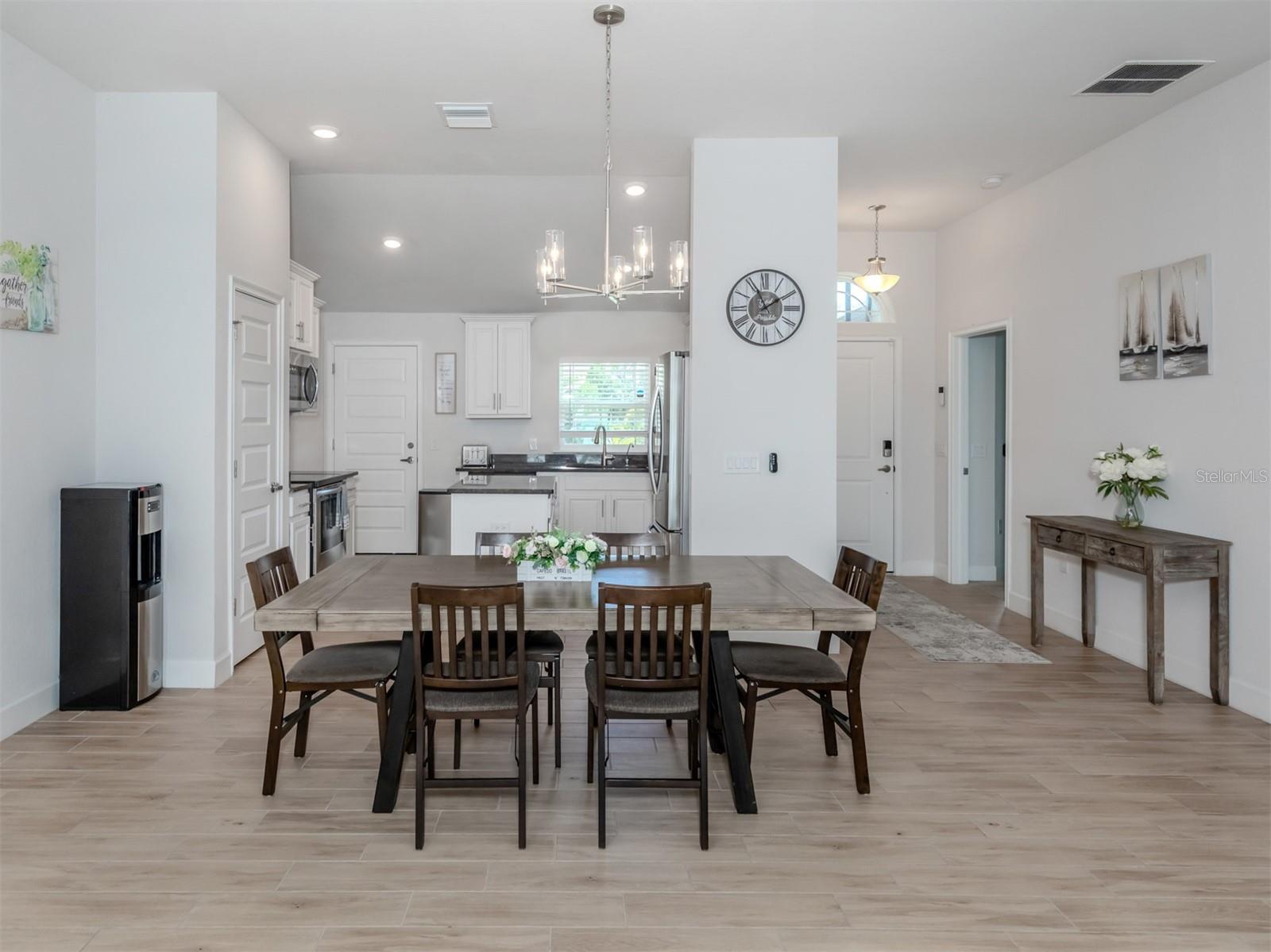 SOUTH VENICE - Residential Lease