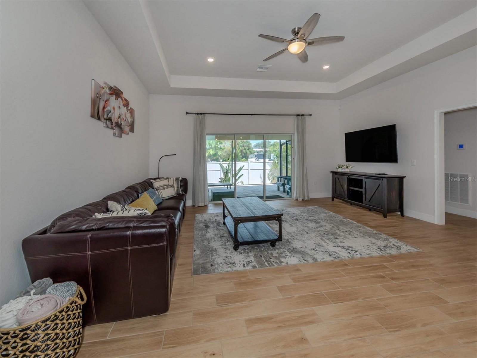 SOUTH VENICE - Residential Lease