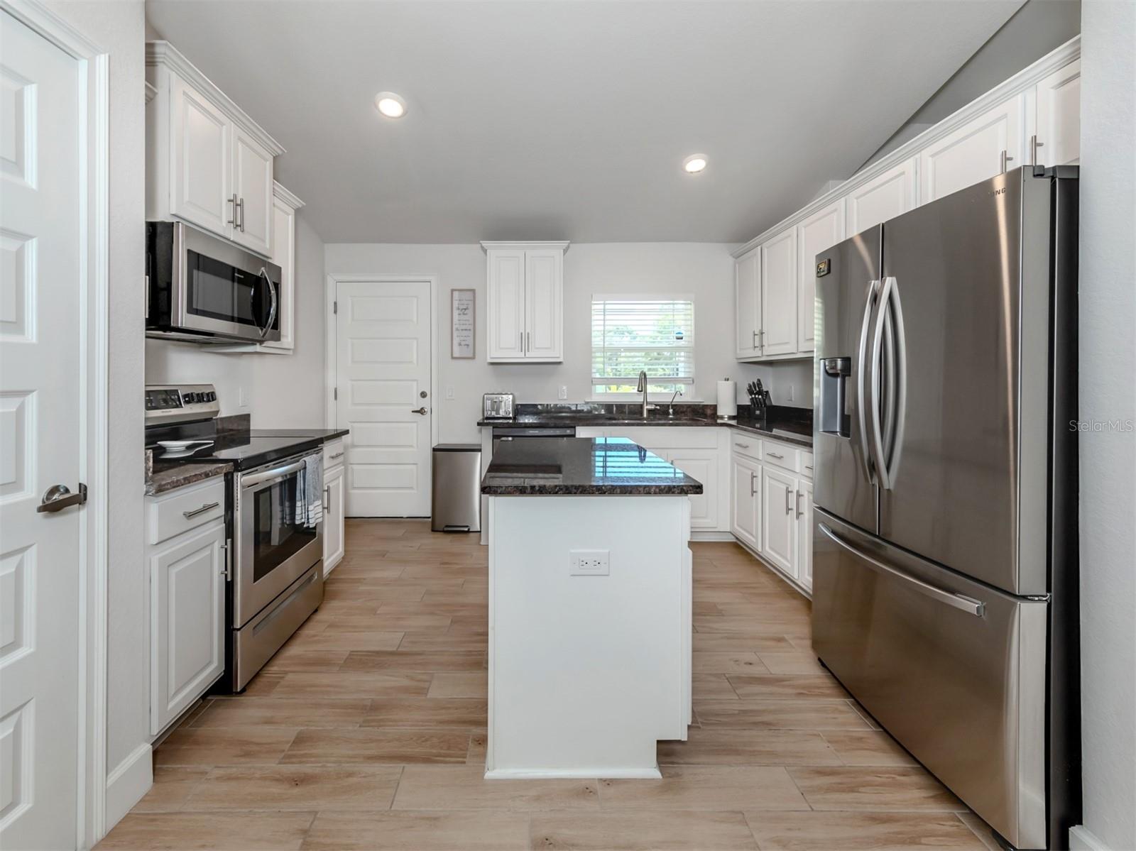 SOUTH VENICE - Residential Lease