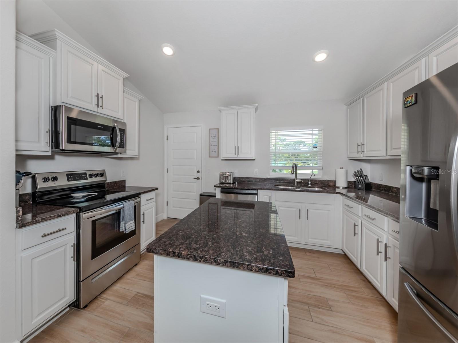 SOUTH VENICE - Residential Lease