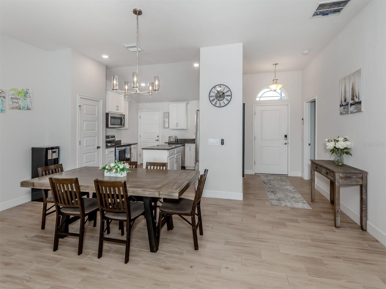 SOUTH VENICE - Residential Lease