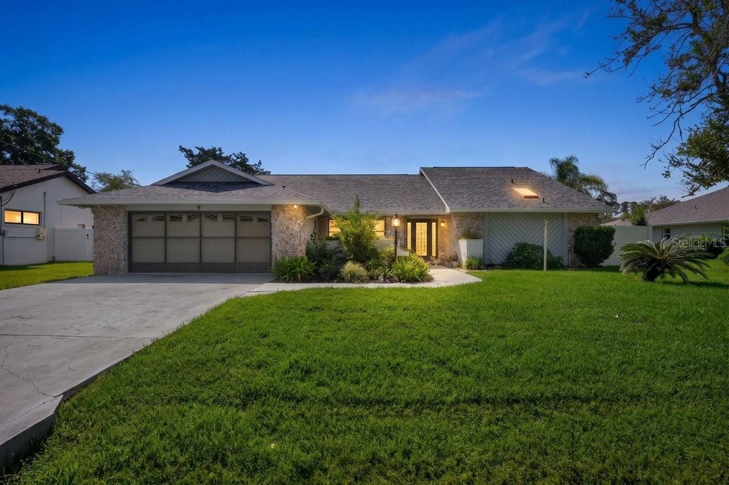 Photo of 7 Folcroft Lane, Palm Coast, FL 32137 (MLS # NS1089259)