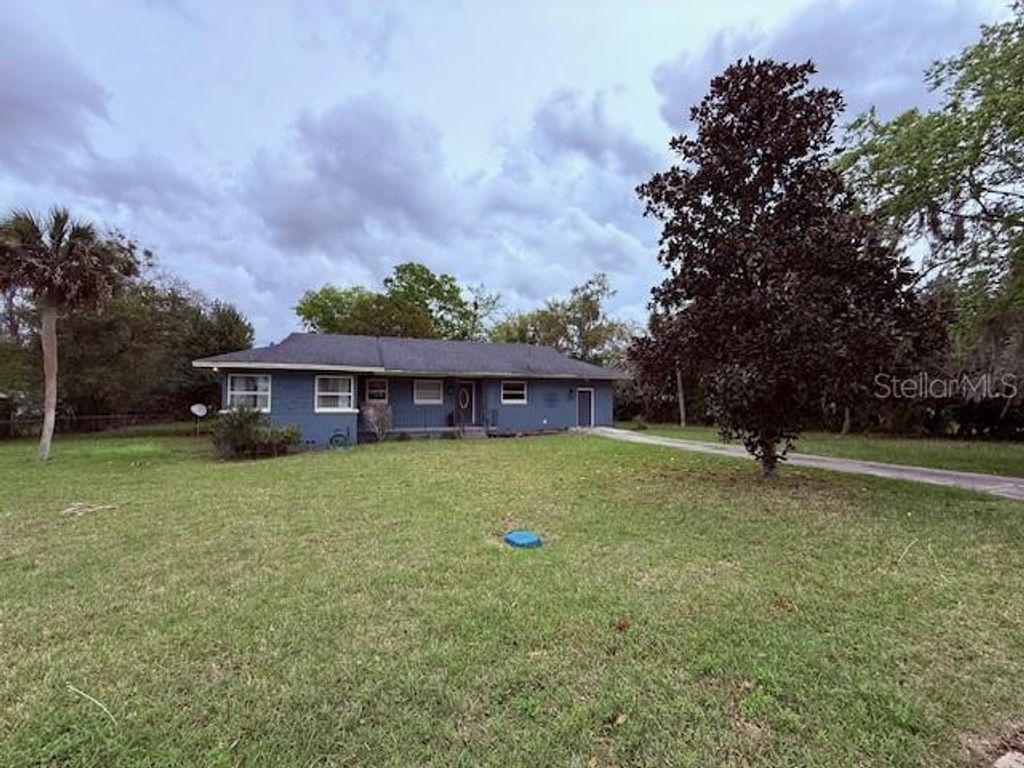 Photo of 215 NW 8th Street, Williston, FL 32696 (MLS # OM721189)