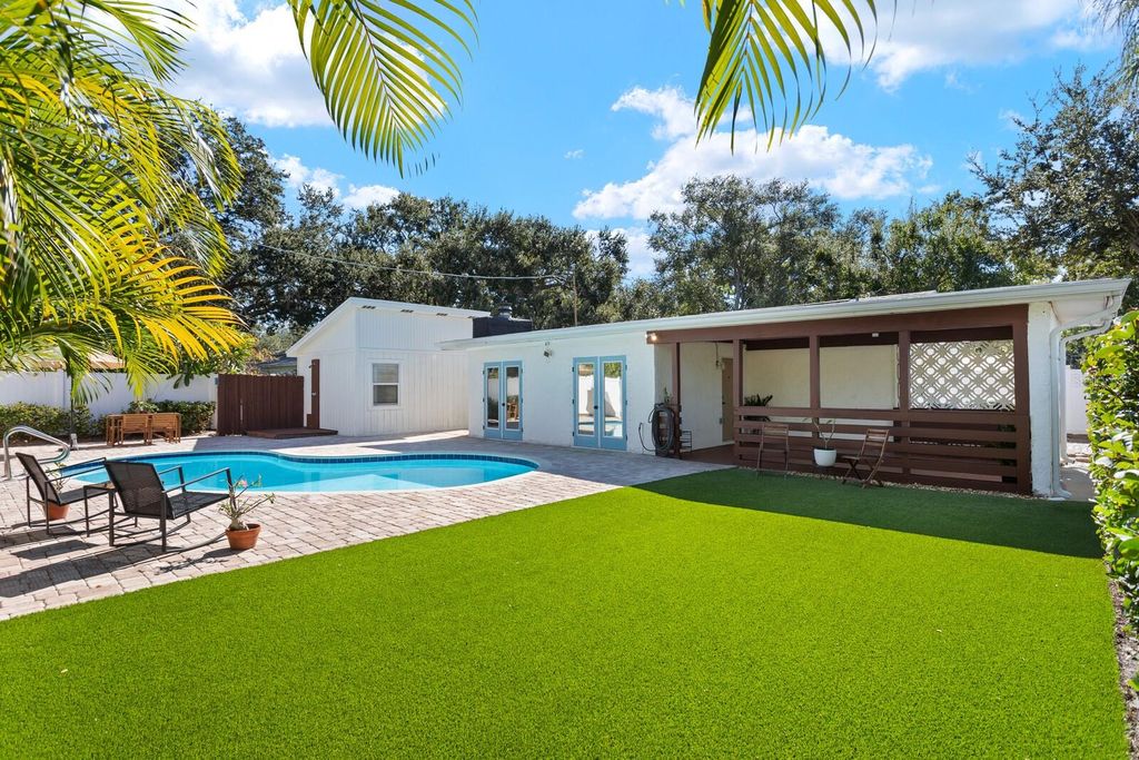 Photo of 4109 W Bay Court Avenue, Tampa, FL 33611 (MLS # TB8448154)