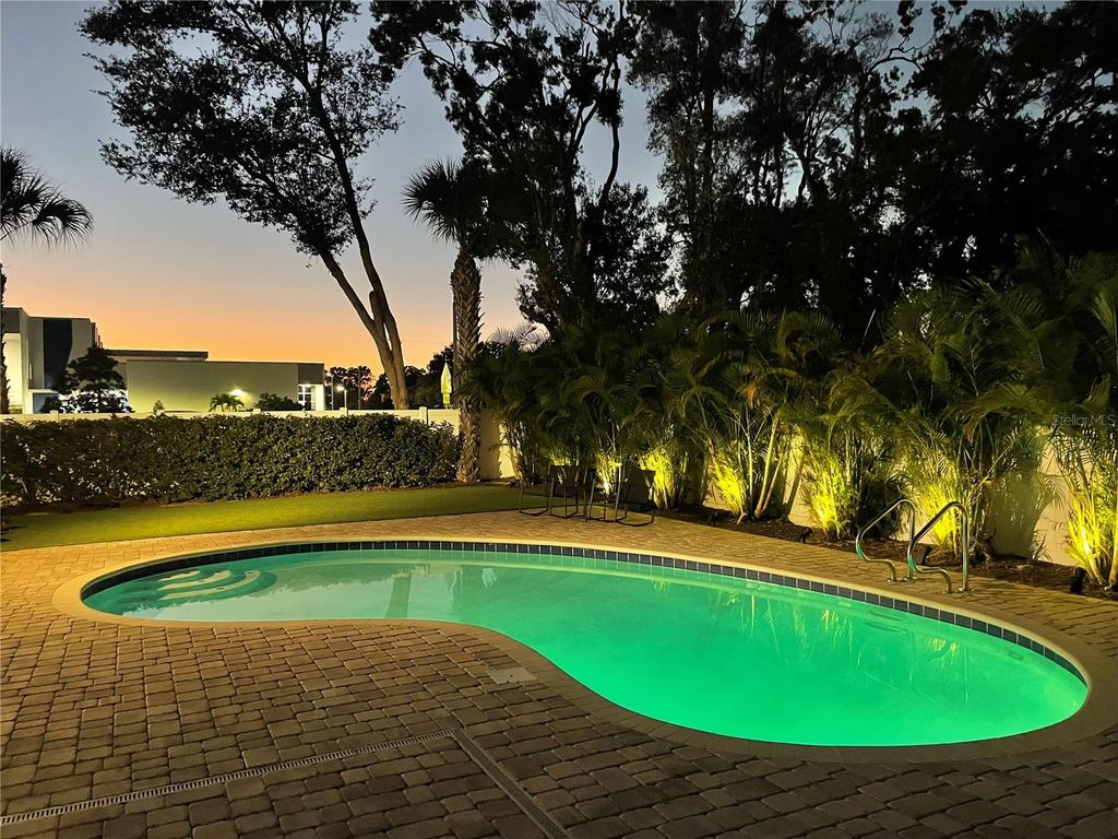 Photo of 4109 W Bay Court Avenue, Tampa, FL 33611 (MLS # TB8448154)