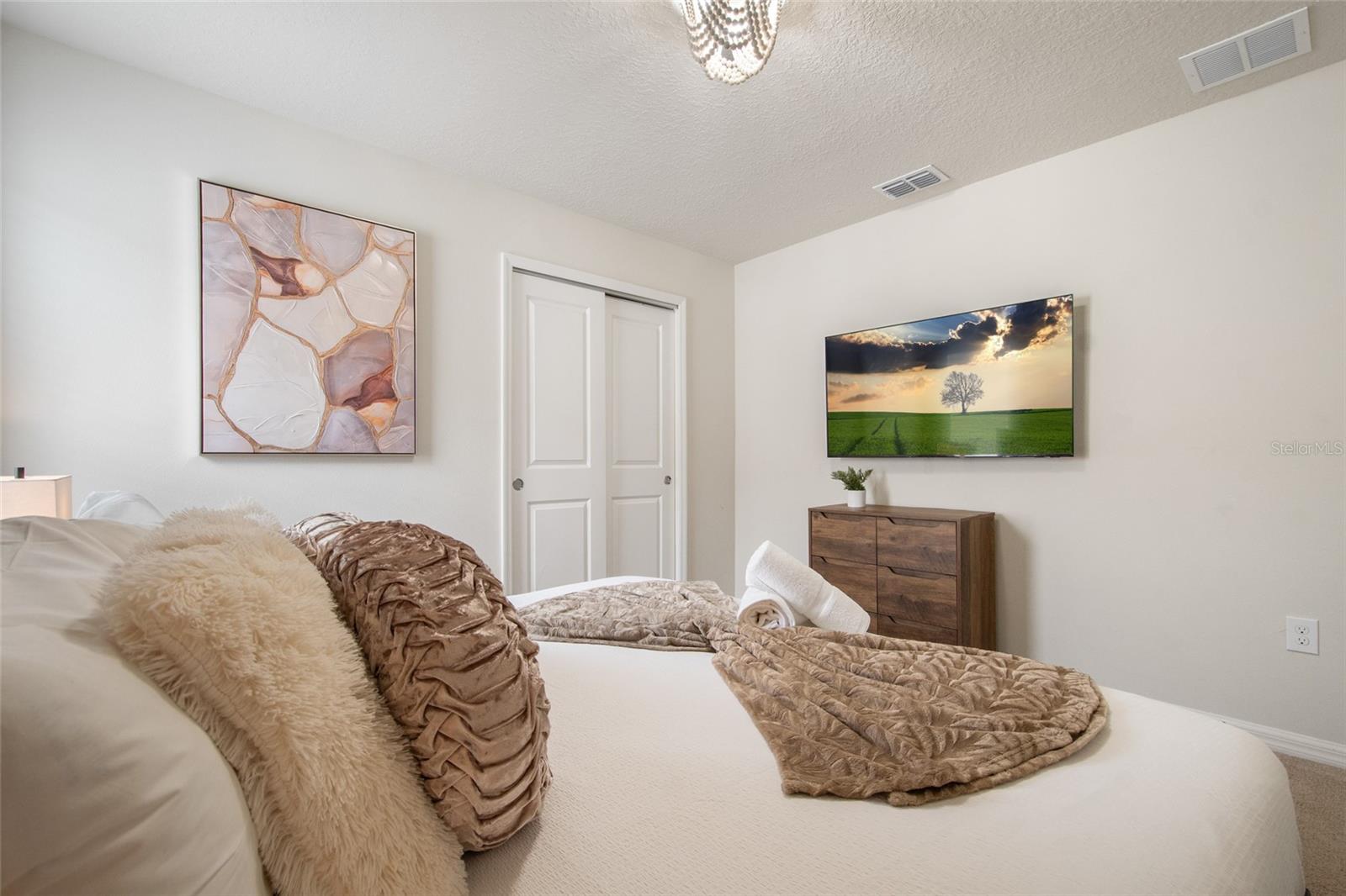 WINDSOR ISLAND RESIDENCE PH 2B - Residential