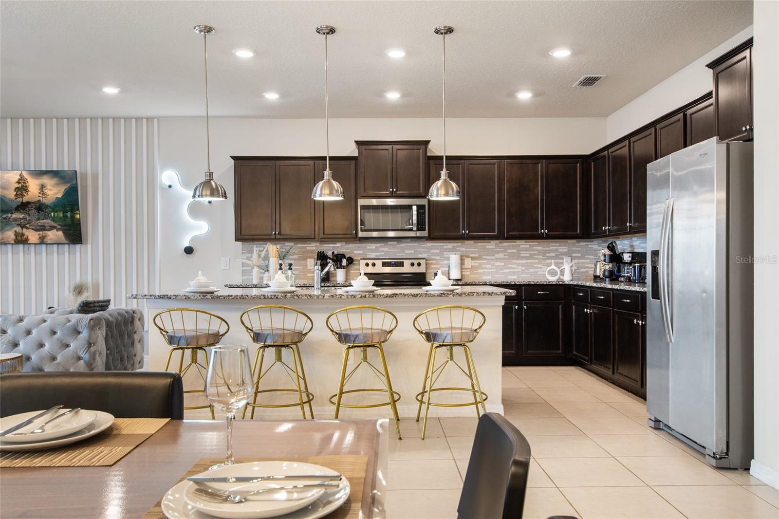 WINDSOR ISLAND RESIDENCE PH 2B - Residential