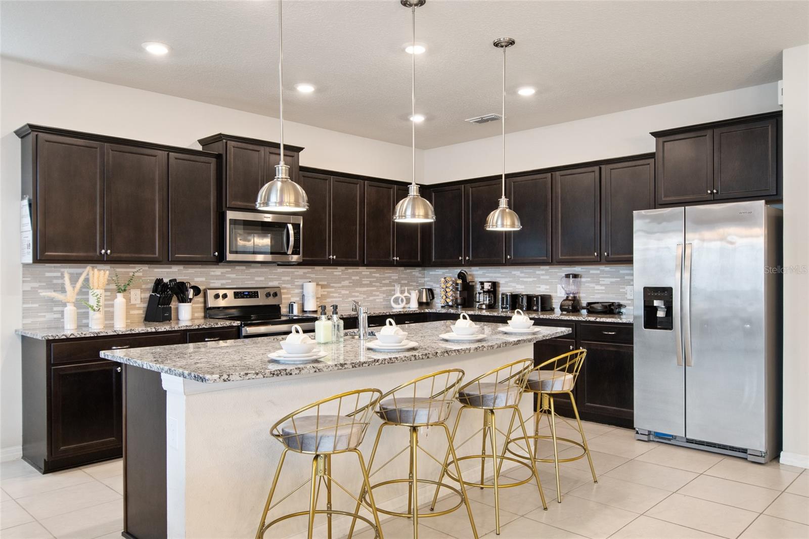 WINDSOR ISLAND RESIDENCE PH 2B - Residential