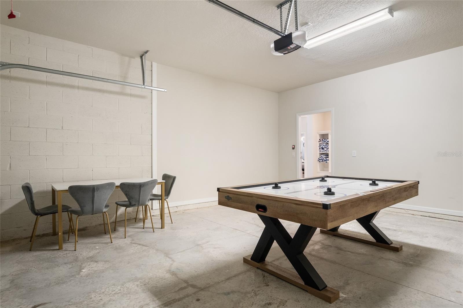 WINDSOR ISLAND RESIDENCE PH 2B - Residential