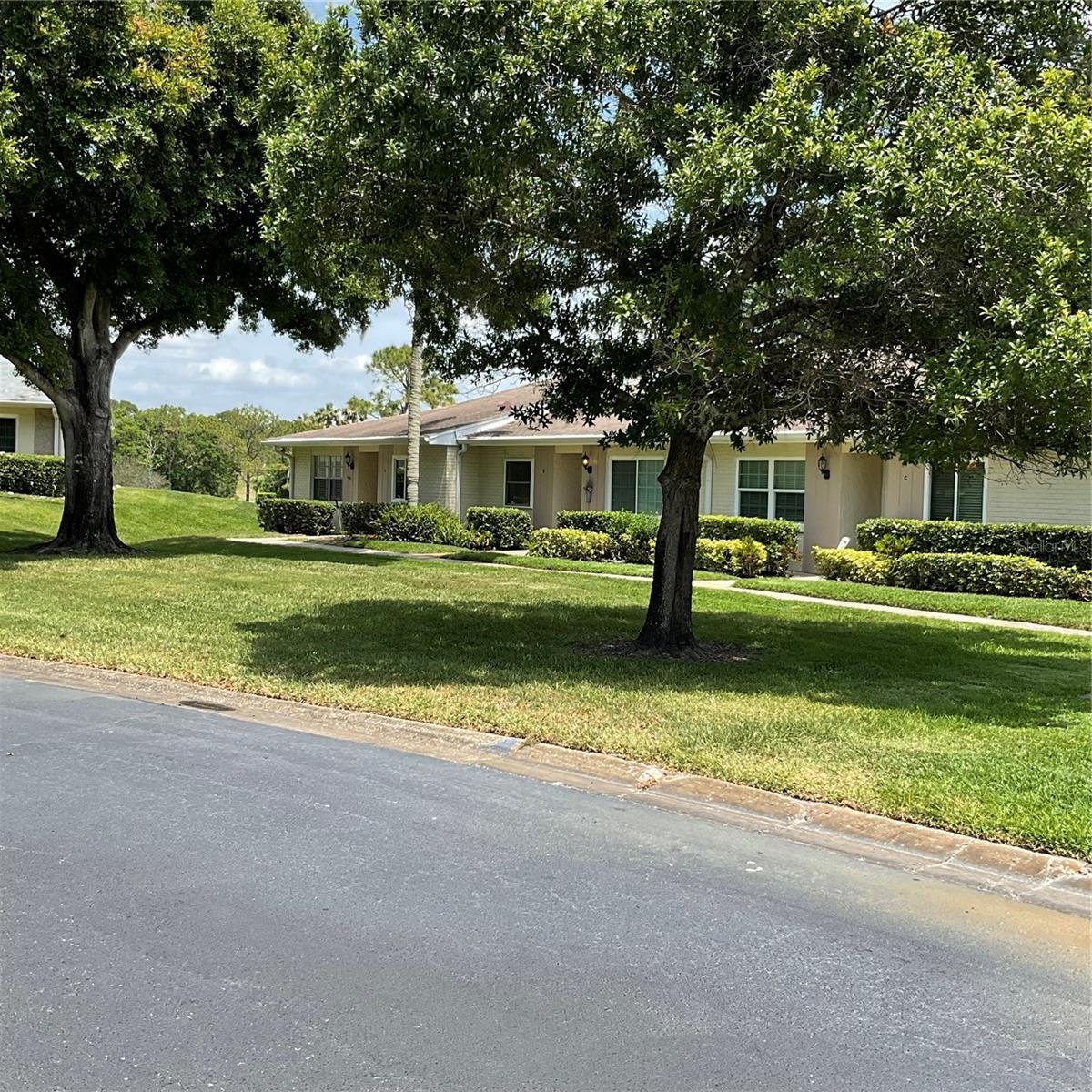 HIGHLAND LAKES VILLAS ON THE GREEN - Residential