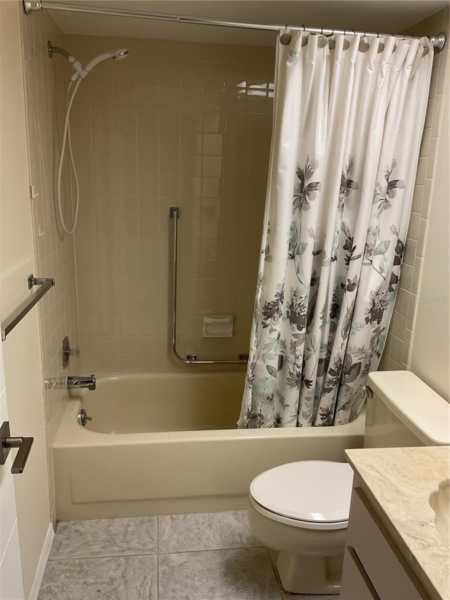 HIGHLAND LAKES VILLAS ON THE GREEN - Residential