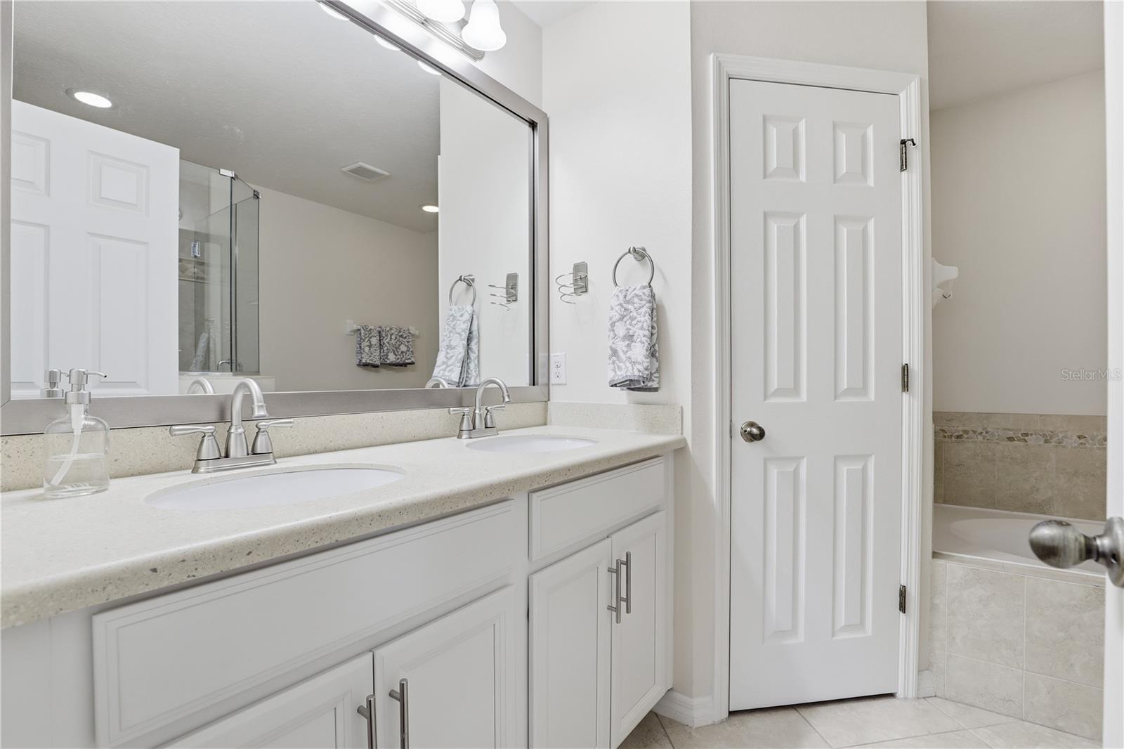 CLAYTON CROSSING TWNHMS SECOND AMD - Residential