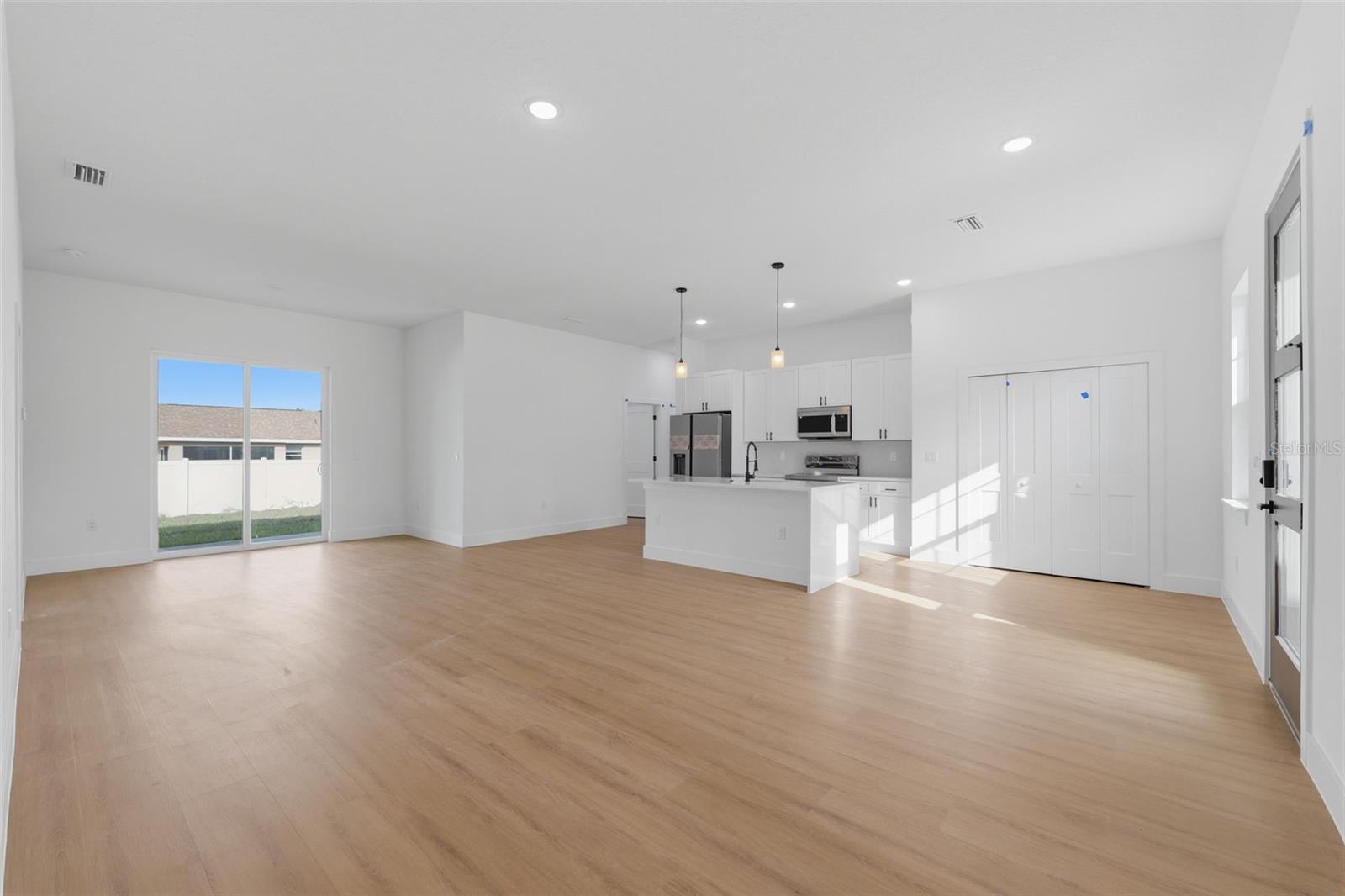 MARION OAKS - Residential