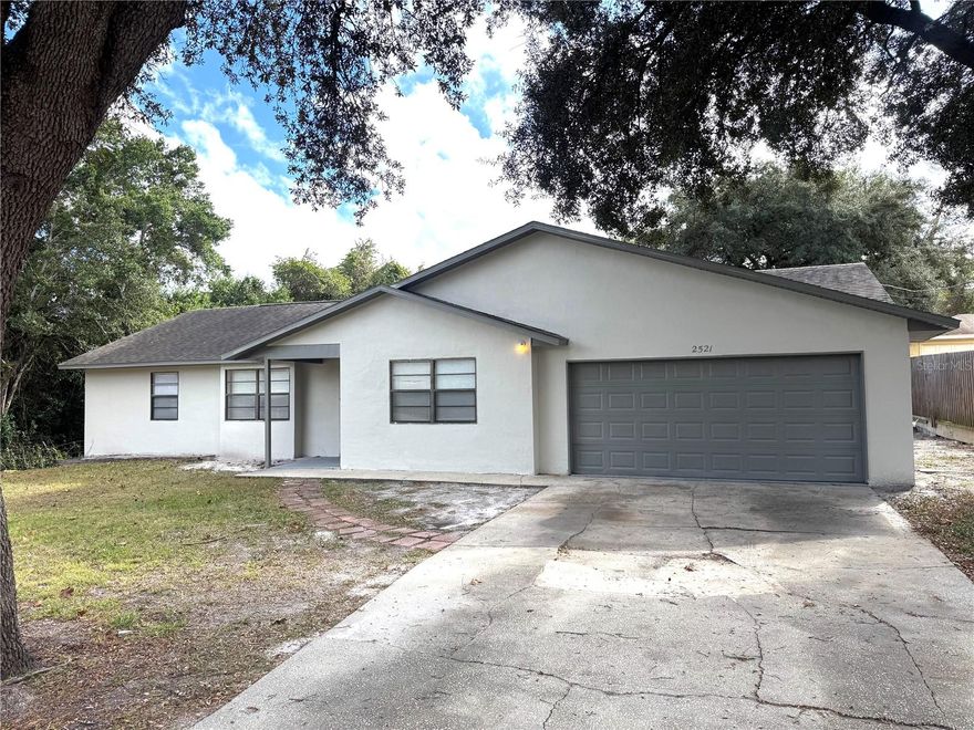 Perfect starter home or great investment opportunity in a serene community with NO HOA. Freshly painted, ready to move in! Located in close proximity to shopping, dining, local schools and more within close radius. Don't miss your opportunity to see this home!