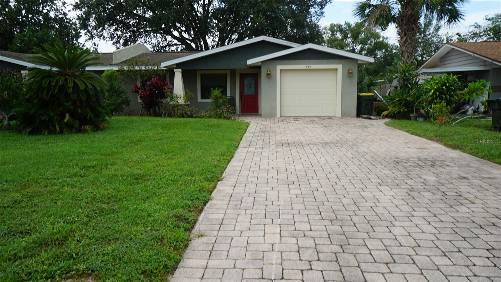 Well-kept 3BR/1BA half-duplex just minutes from downtown Clermont. Situated in a quiet neighborhood, this home offers a fenced backyard with canal frontage leading into Lake Winona and the Clermont Chain of Lakes. A great option for first-time buyers, downsizers, or investors seeking affordable waterfront living.