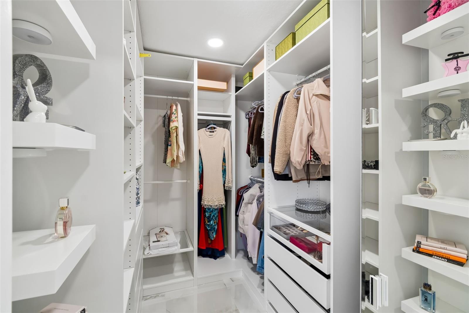 SPRING HILL - Residential