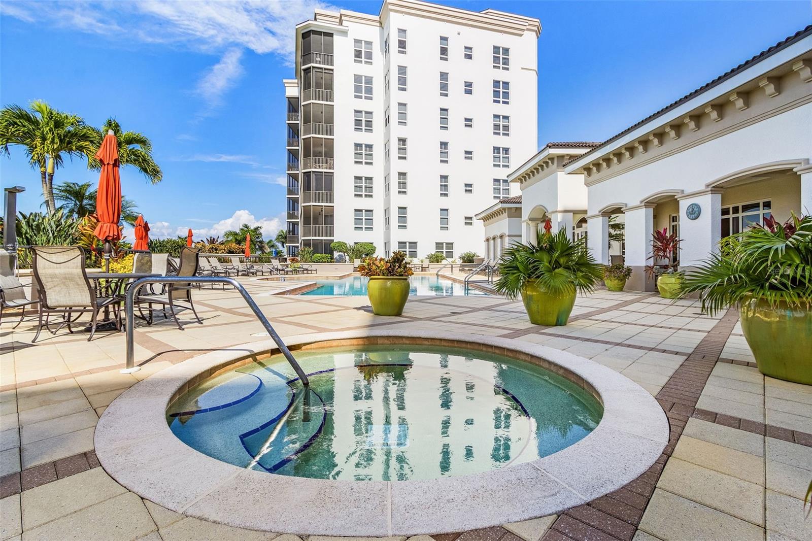 GRANDE IS TWRS 03 & 04 PH I - Residential