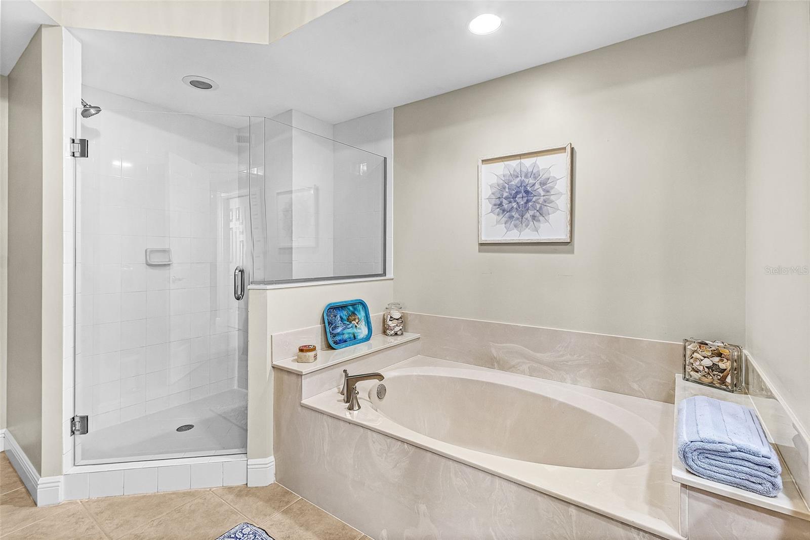 GRANDE IS TWRS 03 & 04 PH I - Residential